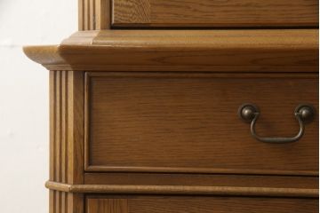 中古　超美品　北海道旭川 近藤工芸　Solid Furniture OAK (ソリッドファニチャー オーク)　品のあるデザインが魅力的なキャビネット(定価約39万円)(収納棚、戸棚、食器棚)(R-057562)