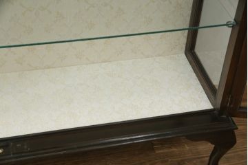 イギリスアンティーク　マホガニー材　店舗什器としてもおすすめ! クラシカルなキャビネット(飾り棚、ガラスケース、収納棚、戸棚)(R-057563)