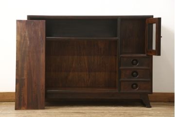 中古　松本民芸家具　どこかレトロな雰囲気も感じる90型茶タンス(定価約35万6千円)(サイドボード、戸棚、収納棚)(R-057564)
