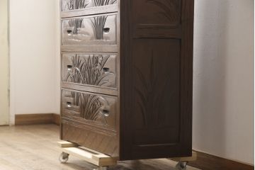 中古　美品　軽井沢彫り　菖蒲彫刻　品のある佇まいが魅力的なチェスト(和タンス、衣装箪笥、洋服たんす、引き出し)(R-057565)