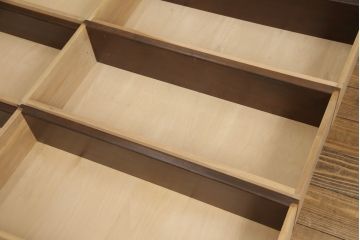 中古　美品　軽井沢彫り　菖蒲彫刻　品のある佇まいが魅力的なチェスト(和タンス、衣装箪笥、洋服たんす、引き出し)(R-057565)