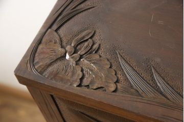 中古　美品　軽井沢彫り　菖蒲彫刻　品のある佇まいが魅力的なチェスト(和タンス、衣装箪笥、洋服たんす、引き出し)(R-057565)
