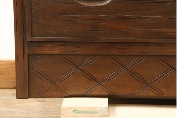 中古　美品　軽井沢彫り　菖蒲彫刻　品のある佇まいが魅力的なチェスト(和タンス、衣装箪笥、洋服たんす、引き出し)(R-057565)