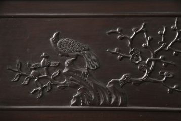 和製アンティーク　紫檀(シタン)　上質な和の空間づくりに　背面まで凝ったつくりの飾り棚(収納棚、戸棚、茶棚)(R-057566)