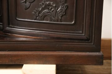 和製アンティーク　紫檀(シタン)　上質な和の空間づくりに　背面まで凝ったつくりの飾り棚(収納棚、戸棚、茶棚)(R-057566)