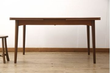 デンマークビンテージ　チーク材　シンプルなデザインで取り入れやすい、大振りサイズのダイニングテーブル(エクステンションテーブル、作業台、ヴィンテージ、北欧)(R-057576)