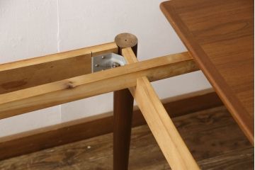 デンマークビンテージ　チーク材　シンプルなデザインで取り入れやすい、大振りサイズのダイニングテーブル(エクステンションテーブル、作業台、ヴィンテージ、北欧)(R-057576)