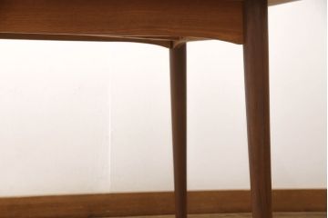 デンマークビンテージ　チーク材　シンプルなデザインで取り入れやすい、大振りサイズのダイニングテーブル(エクステンションテーブル、作業台、ヴィンテージ、北欧)(R-057576)