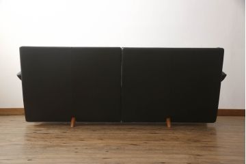 中古　美品　IDC大塚家具　チェリー材　本革　モダンなデザインが目を引く、3人掛けポラダ風レザーソファ(定価約60万円)(三人掛けソファ、3P)(R-057578)