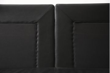 中古　美品　IDC大塚家具　チェリー材　本革　モダンなデザインが目を引く、3人掛けポラダ風レザーソファ(定価約60万円)(三人掛けソファ、3P)(R-057578)
