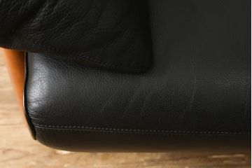 中古　美品　IDC大塚家具　チェリー材　本革　ポラダ風　モダンな大人空間を演出する一人掛けレザーソファ(アームソファ、アームチェア)(R-057579)