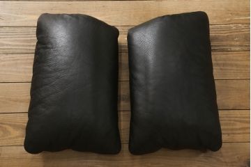 中古　美品　IDC大塚家具　チェリー材　本革　ポラダ風　モダンな大人空間を演出する一人掛けレザーソファ(アームソファ、アームチェア)(R-057579)