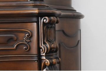 中古　カリモク家具(karimoku)　domani(ドマーニ)　Louis(ルイ)XVシリーズ　優美な装飾がクラシカルな雰囲気を高めるキャビネット(定価約186万円)(食器棚、カップボード、収納棚、戸棚、飾り棚)(R-057581)