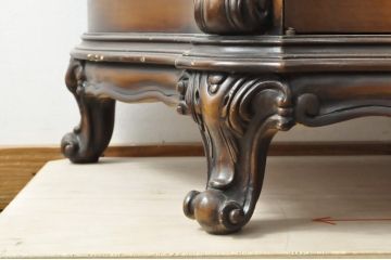 中古　カリモク家具(karimoku)　domani(ドマーニ)　Louis(ルイ)XVシリーズ　優美な装飾がクラシカルな雰囲気を高めるキャビネット(定価約186万円)(食器棚、カップボード、収納棚、戸棚、飾り棚)(R-057581)