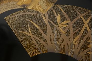 中古　美品　輪島塗り　在銘有り　繊細な扇の図柄が気品を感じさせる座卓(定価140万円)(ローテーブル、センターテーブル)(R-057583)