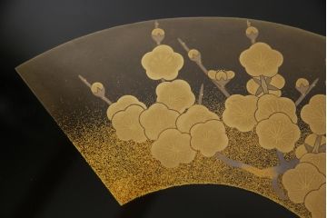 中古　美品　輪島塗り　在銘有り　繊細な扇の図柄が気品を感じさせる座卓(定価140万円)(ローテーブル、センターテーブル)(R-057583)