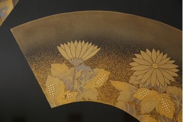 中古　美品　輪島塗り　在銘有り　繊細な扇の図柄が気品を感じさせる座卓(定価140万円)(ローテーブル、センターテーブル)(R-057583)