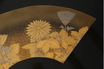 中古　美品　輪島塗り　在銘有り　繊細な扇の図柄が気品を感じさせる座卓(定価140万円)(ローテーブル、センターテーブル)(R-057583)