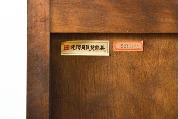 中古　希少な廃盤品!!　北海道民芸家具　OM158　落ち着きのある上品な空間づくりにおすすめの飾り棚(収納棚、キャビネット、陳列棚、店舗什器)(R-057585)