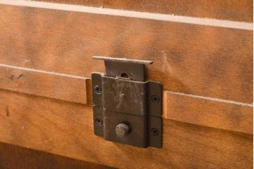 中古　希少な廃盤品!!　北海道民芸家具　OM158　落ち着きのある上品な空間づくりにおすすめの飾り棚(収納棚、キャビネット、陳列棚、店舗什器)(R-057585)