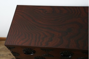 中古　美品　岩谷堂箪笥　重厚感ある金具と力強い木目が目を引く収納箪笥　(R-057588)