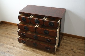中古　美品　岩谷堂箪笥　重厚感ある金具と力強い木目が目を引く収納箪笥　(R-057588)