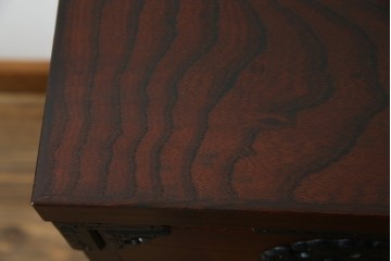 中古　美品　岩谷堂箪笥　重厚感ある金具と力強い木目が目を引く収納箪笥　(R-057588)