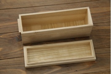 中古　美品　岩谷堂箪笥　重厚感ある金具と力強い木目が目を引く収納箪笥　(R-057588)