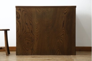 中古　美品　岩谷堂箪笥　重厚感ある金具と力強い木目が目を引く収納箪笥　(R-057588)