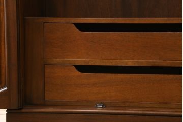 中古　美品　DREXEL HERITAGE(ドレクセルヘリテイジ)　Triune(トライユン)シリーズ　マホガニー材の木肌が美しいワードローブ(収納棚、戸棚)(R-057591)