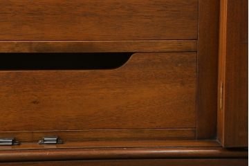 中古　美品　DREXEL HERITAGE(ドレクセルヘリテイジ)　Triune(トライユン)シリーズ　マホガニー材の木肌が美しいワードローブ(収納棚、戸棚)(R-057591)