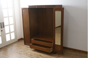 中古　美品　DREXEL HERITAGE(ドレクセルヘリテイジ)　Triune(トライユン)シリーズ　マホガニー材の木肌が美しいワードローブ(収納棚、戸棚)(R-057591)
