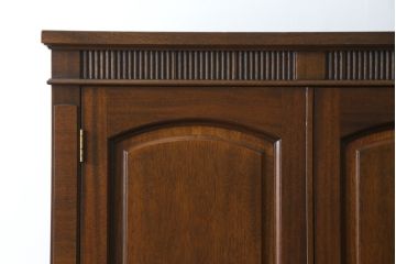 中古　美品　DREXEL HERITAGE(ドレクセルヘリテイジ)　Triune(トライユン)シリーズ　マホガニー材の木肌が美しいワードローブ(収納棚、戸棚)(R-057591)