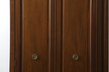 中古　美品　DREXEL HERITAGE(ドレクセルヘリテイジ)　Triune(トライユン)シリーズ　マホガニー材の木肌が美しいワードローブ(収納棚、戸棚)(R-057591)
