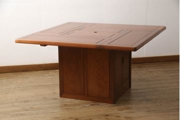 中古　美品　花梨材の温かみのある色合いと木目を楽しめる囲炉裏テーブル(カリン材、ローテーブル、ダイニングテーブル、木製火鉢)(R-057598)