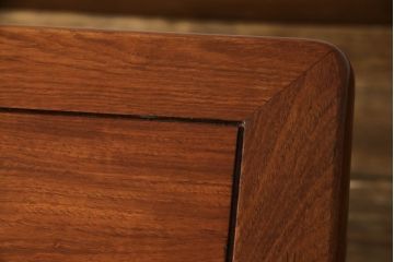 中古　美品　花梨材の温かみのある色合いと木目を楽しめる囲炉裏テーブル(カリン材、ローテーブル、ダイニングテーブル、木製火鉢)(R-057598)