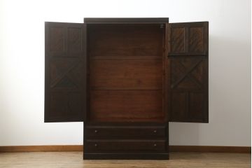 中古　美品　松本民芸家具　シックで品のある雰囲気が魅力的なD型洋服タンス(ワードローブ、チェスト、衣装箪笥、洋服タンス)(定価約60万円)(R-057615)