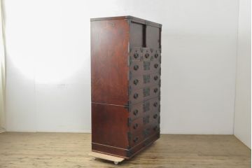 中古　美品　岩谷堂箪笥　奥行たっぷりサイズの特注品衣装箪笥(定価約90万円)(チェスト、洋服タンス、収納タンス、重ね箪笥)(R-057616)
