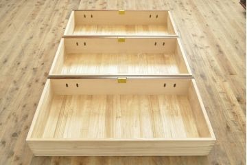 中古　美品　岩谷堂箪笥　奥行たっぷりサイズの特注品衣装箪笥(定価約90万円)(チェスト、洋服タンス、収納タンス、重ね箪笥)(R-057616)