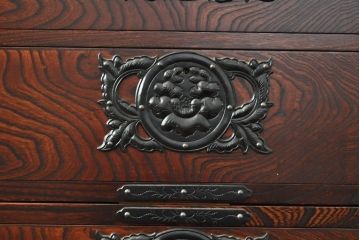 中古　美品　岩谷堂箪笥　奥行たっぷりサイズの特注品衣装箪笥(チェスト、洋服タンス、収納タンス、重ね箪笥)(R-057617)