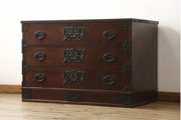 中古　美品　天板リメイク　岩谷堂箪笥　奥行たっぷりサイズの特注品衣装箪笥(チェスト、洋服タンス、収納タンス、重ね箪笥)(R-057618)