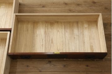 中古　美品　天板リメイク　岩谷堂箪笥　奥行たっぷりサイズの特注品衣装箪笥(チェスト、洋服タンス、収納タンス、重ね箪笥)(R-057618)