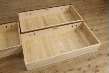 中古　美品　天板リメイク　岩谷堂箪笥　奥行たっぷりサイズの特注品衣装箪笥(チェスト、洋服タンス、収納タンス、重ね箪笥)(R-057618)