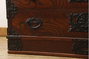 中古　美品　天板リメイク　岩谷堂箪笥　奥行たっぷりサイズの特注品衣装箪笥(チェスト、洋服タンス、収納タンス、重ね箪笥)(R-057618)