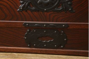 中古　美品　天板リメイク　岩谷堂箪笥　奥行たっぷりサイズの特注品衣装箪笥(チェスト、洋服タンス、収納タンス、重ね箪笥)(R-057618)