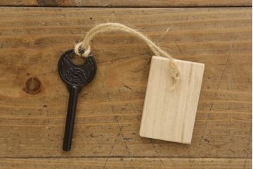中古　美品　天板リメイク　岩谷堂箪笥　奥行たっぷりサイズの特注品衣装箪笥(チェスト、洋服タンス、収納タンス、重ね箪笥)(R-057618)