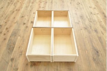 中古　美品　えぞ民芸家具　色ガラス入り　グレースシリーズ　和・洋どちらにも合わせやすいサイドボード(収納棚、戸棚、サイドキャビネット、リビングボード、引き出し)(R-057621)
