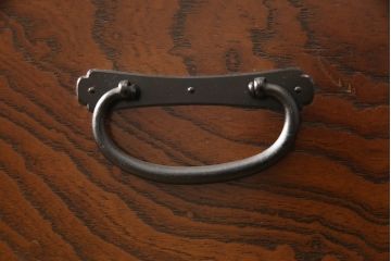 中古　美品　天板リメイク　欅(ケヤキ)材・中桐材　シックな色合いとシンプルなデザインが魅力的な民芸チェスト(引き出し、和タンス、衣装箪笥)(R-057629)