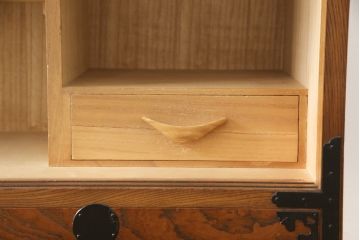 中古　美品　脚(台輪)付きリメイク　欅(ケヤキ)材・中桐材　シックな色合いで綺麗な木目が楽しめる民芸たんす(引き出し、和タンス、衣装箪笥)(R-057630)