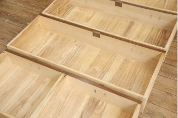 中古　美品　脚(台輪)付きリメイク　欅(ケヤキ)材・中桐材　シックな色合いで綺麗な木目が楽しめる民芸たんす(引き出し、和タンス、衣装箪笥)(R-057630)